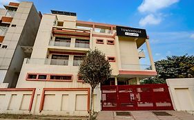 Super Oyo Townhouse Gomti Nagar Sector 1 Formerly The Gahmar Inn